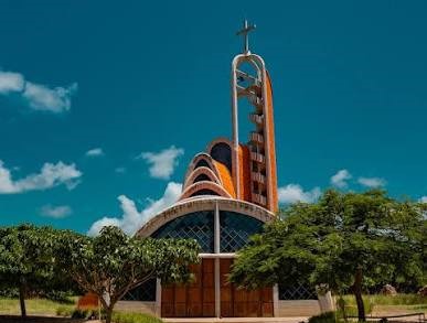 Incroyable : Le Sénégal domine l’usage de la Bible numérique en Afrique Église Sainte-Épiphanie de Nianing